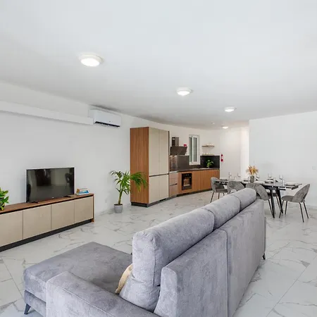 New! Sant Anna Residences, 6 By Sf Homes アパート マルサスカーラ