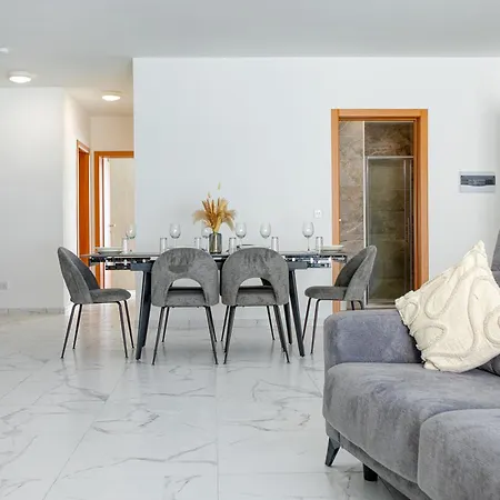 アパート New! Sant Anna Residences, 6 By Sf Homes *