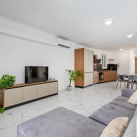 アパート New! Sant Anna Residences, 6 By Sf Homes