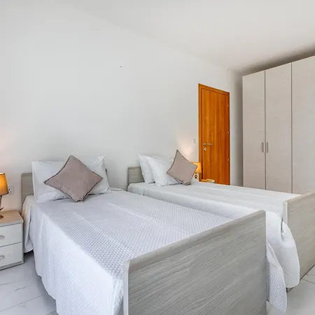 アパート New! Sant Anna Residences, 6 By Sf Homes *