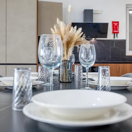 アパート New! Sant Anna Residences, 6 By Sf Homes